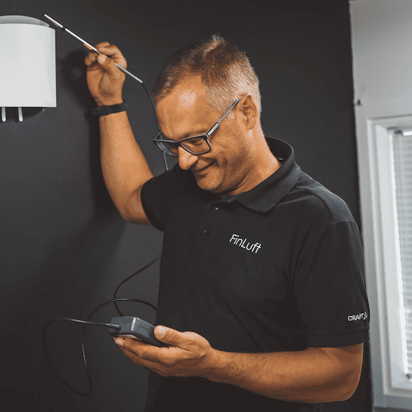 FinLuftin ilmainen sisäilmatutkimus käynnissä. Sisäilman laadun mittaus eli sisäilmamittaus menossa.