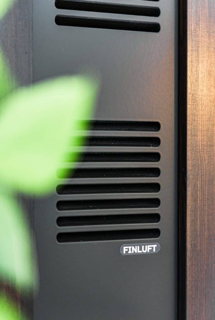 Ilmanvaihtoremontti, ilmanvaihtosaneeraus, sisäilmaremontti ja sisäilmasaneeraus. Monta eri termiä palvelusta, jonka tavoitteena on kodin ilmanvaihdon parantaminen ja sisäilman laadun parantaminen.