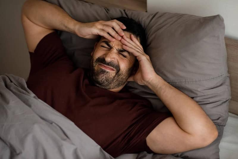 Makuuhuoneen ikkuna, joka eristää ääntä. Äänieristetty ikkuna makuuhuoneeseen, jolla saa makuuhuoneen ikkunan pimeäksi.