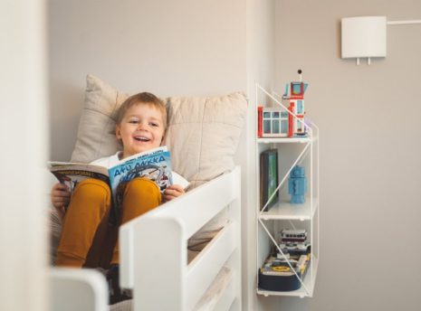 finluft-fls-20-korvausilmaventtiili-seinaan-asennettuna (2) Makuuhuoneeseen asennettu korvausilmaventtiili seinään kiinnityksellä