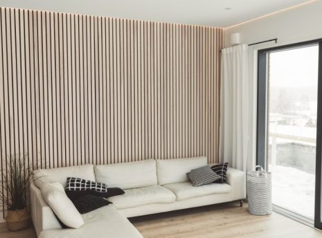 korvausilmaventtiili-seinaan-fls20-finluft Finluft FLS20 korvausilmaventtiili olohuoneen seinään asennettuna