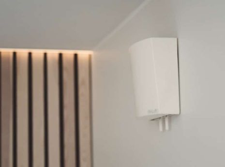 korvausilmaventtiili–seinaan-asennettava-finluft-fls20 FLS20 korvausilmaventtiili asennettuna seinään